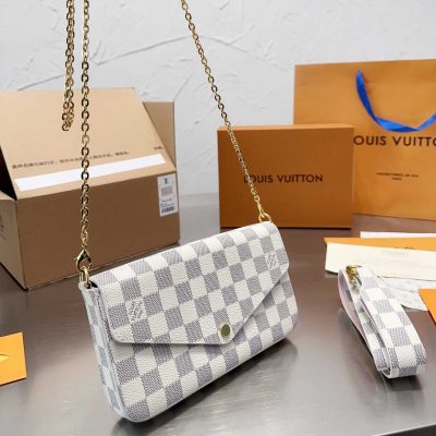 L001 Shoulder bag