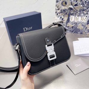 D027 Shoulder bag
