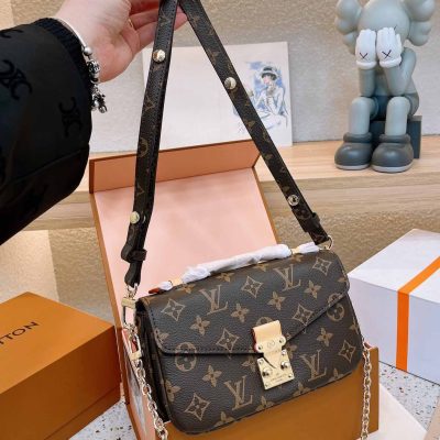 L020 Shoulder bag