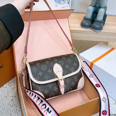 L026 Shoulder bag