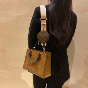 L568500 Shoulder bag