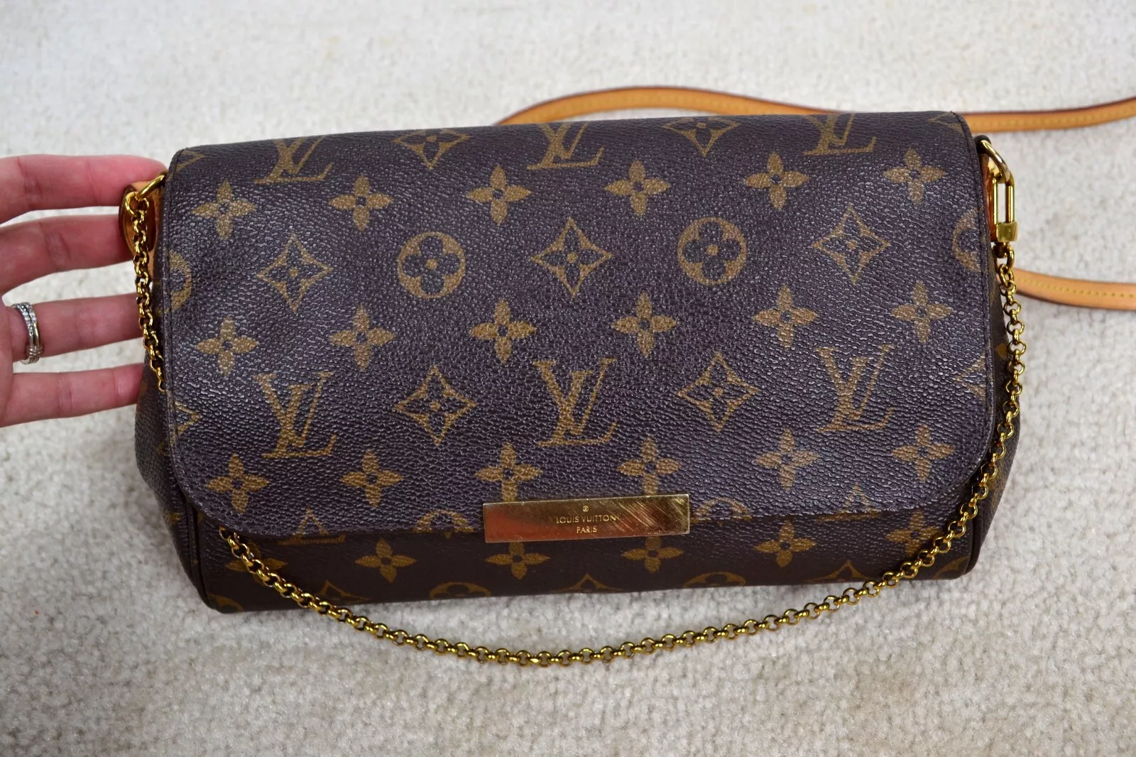 L8562174   Shoulder bag photo review