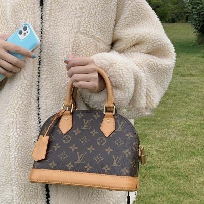 L0457 Shoulder bag
