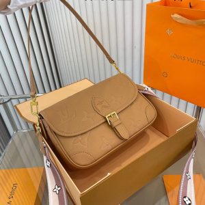 L12578  dia Shoulder bag