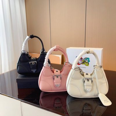 P05660 Handbag