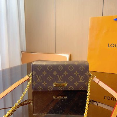 L568110 Shoulder bag