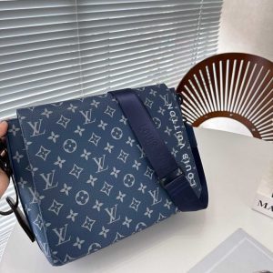 L8852441 Shoulder bag