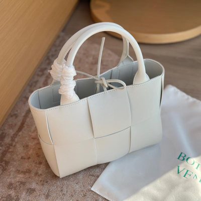 B552310 handbag