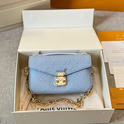 L 24080601 handbag