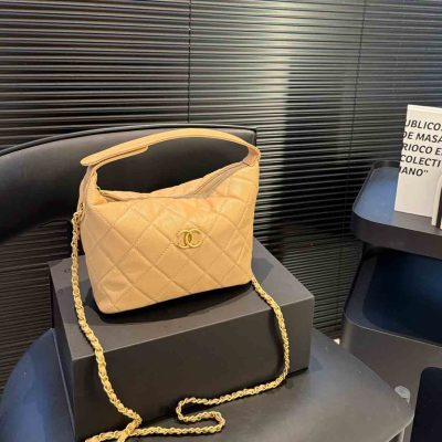 C 20257132 handbag