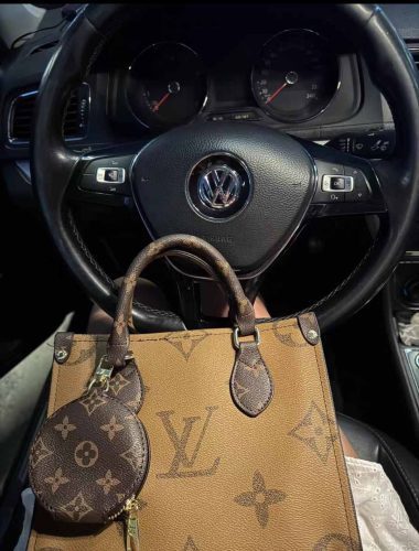 L568500 Shoulder bag photo review