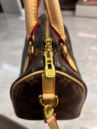 L681 Shoulder bag photo review