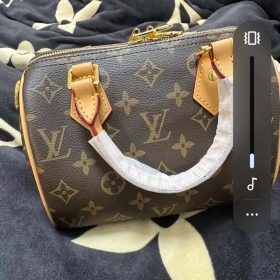 L681 Shoulder bag photo review