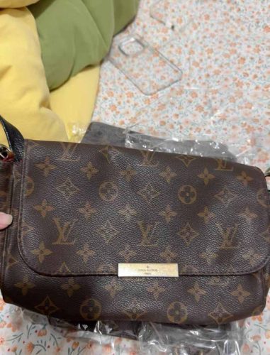 L8562174   Shoulder bag photo review