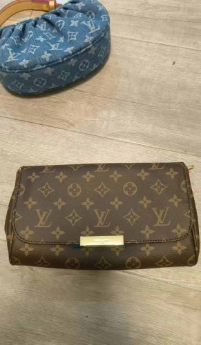 L8562174   Shoulder bag photo review