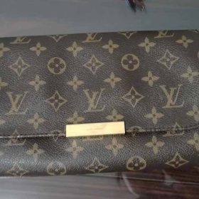 L8562174   Shoulder bag photo review