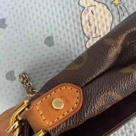 L8562174   Shoulder bag photo review