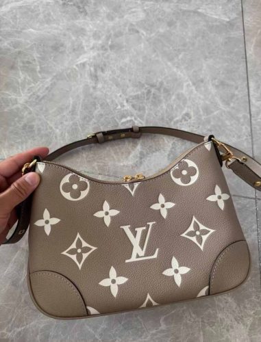 L0023554123 handbag photo review