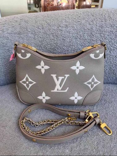 L0023554123 handbag photo review