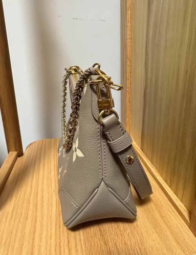 L0023554123 handbag photo review