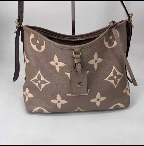 L992004365 handbag photo review