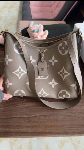 L992004365 handbag photo review