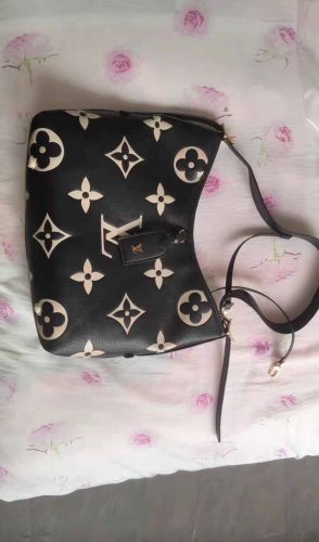 L992004365 handbag photo review