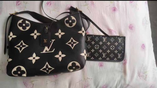 L992004365 handbag photo review