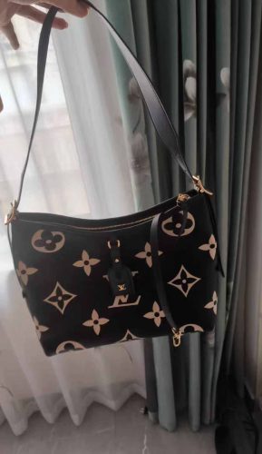 L992004365 handbag photo review