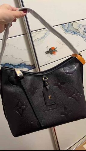 L992004365 handbag photo review