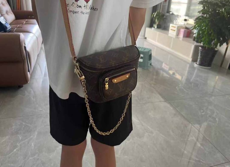 L00459912 handbag photo review